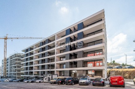 Apartamento T3 à venda na Rua António Fernandes Ferreira Gomes s/n