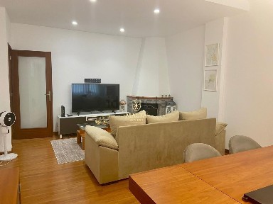Apartamento T3 à venda na Rua de Caires