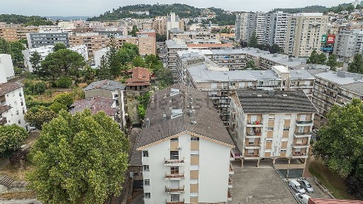 Apartamento T4 à venda na Rua Dom António Bento Martins Júnior