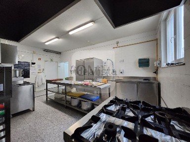 Comércio, pastelaria para trespasse na Rua de Santa Iria