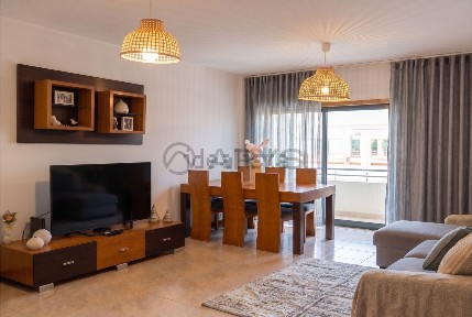 Apartamento T3 à venda na Rua Luís Soares Barbosa, 78