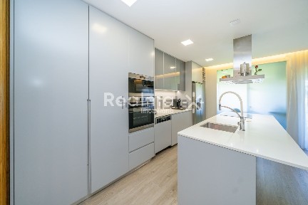 Apartamento T3 à venda na Rua do Areal de Cima