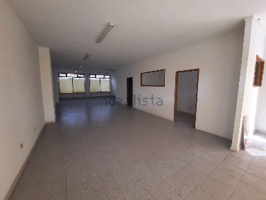 Arrendamento de espaço comercial na Avenida Francisco Sá Carneiro