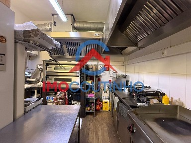 Restaurante, cafetaria para trespasse na Rua de Santa Sofia, 10