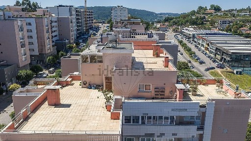 Apartamento T4 à venda na Rua Manuel Almeida Passos