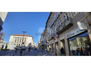 Arrendamento de espaço comercial na Rua dos Combatentes da Grande Guerra