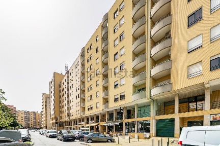 Apartamento T3 à venda na Rua Cónego Rafael Álvares da Costa