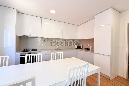 Apartamento T3 à venda na Rua Monsenhor Ferreira