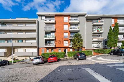 Apartamento T3 à venda na Rua Amália Rodrigues