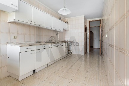 Apartamento T3 à venda na Alameda Maria da Fonte, 34