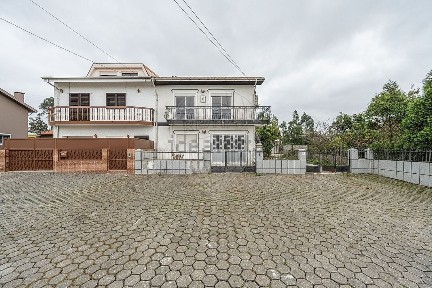 Moradia independente à venda na Rua Cavadas Velhas s/n