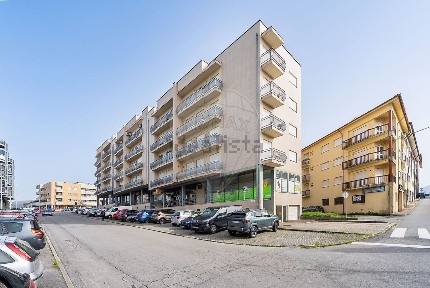Apartamento T2 à venda na Rua Conde de Casal