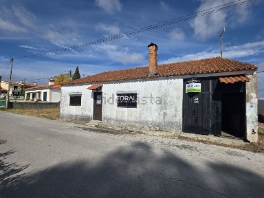 Moradia independente à venda em Esgueira