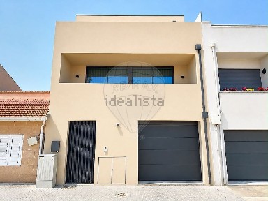 Moradia independente à venda no Bairro Novo da Câmara