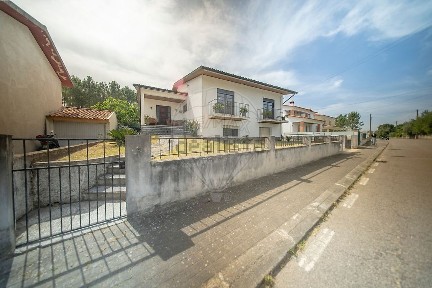 Moradia independente à venda na Rua da Fonte Nova