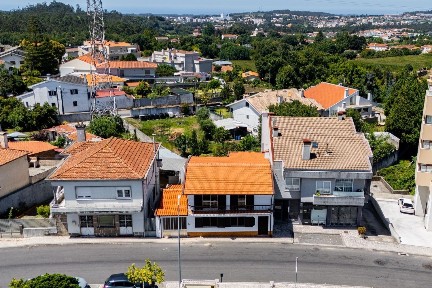 Moradia geminada à venda na Rua Padre Albano Paiva Alferes, 357