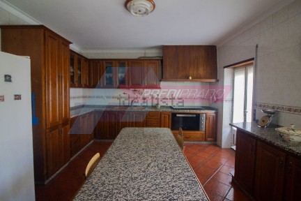 Apartamento T3 à venda na Rua do Município