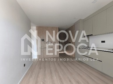 Apartamento T1 à venda na Avenida Alcaides de Faria