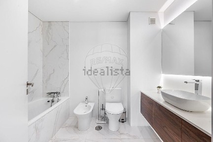 Apartamento T3 à venda na Rua Alberto Sampaio, 1005