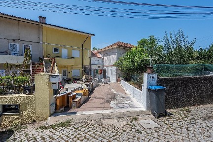 Moradia independente à venda na Rua Liceiras