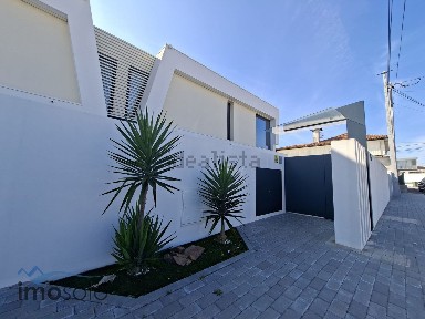 Moradia em banda à venda em Lourosa