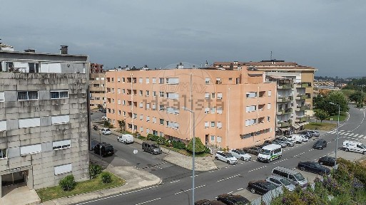 Apartamento T3 à venda na Rua Fontes Pereira de Melo