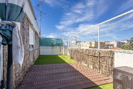 Apartamento T3 à venda na Rua Padre Luís Portela