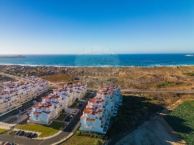 Apartamento T3 à venda na Rua Joaquim Barardo