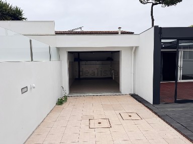 Moradia geminada à venda na Rua de Carlos Ribeiro, 91