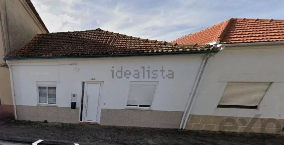 Moradia independente à venda na Rua do Comércio