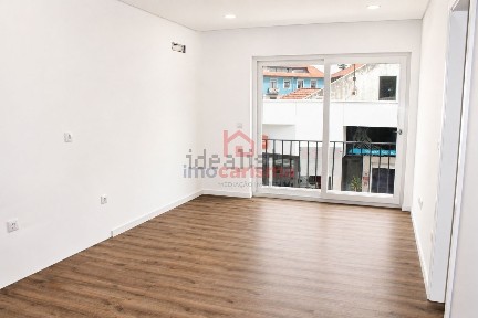 Apartamento T1 à venda na Rua de Santo António, 25