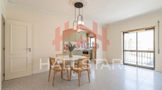 Apartamento T3 à venda na Rua Sub-Vila, 21