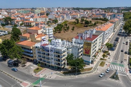 Apartamento T3 à venda na Avenida Engenheiro Luís Paiva e Sousa s/n