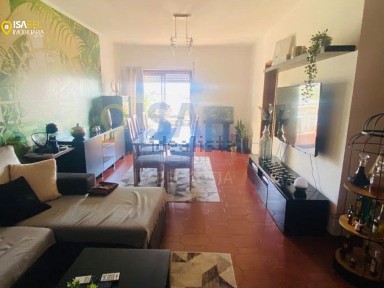 Apartamento T3 à venda na Avenida Narciso Ferreira