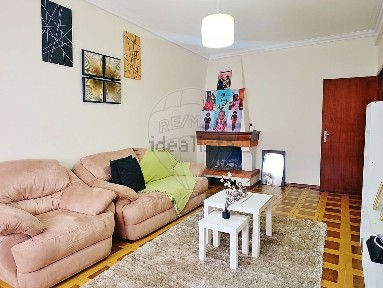 Apartamento T3 à venda na Rua Conselheiro Lobato