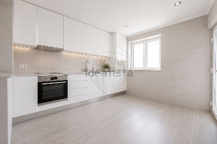 Apartamento T3 à venda na Rua Vinha do Senhor