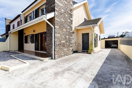 Moradia geminada à venda em Pardilhó