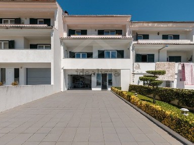 Moradia independente à venda em R. Nova da Ribeira