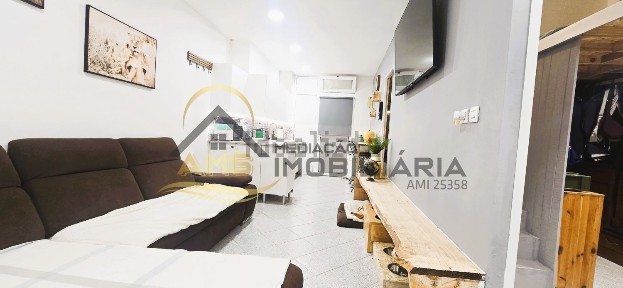 Apartamento T1 à venda na Rua Arqueólogo Mário Cardoso, 265