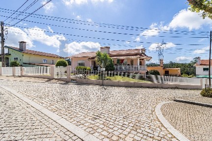 Moradia independente à venda na Rua da Carvalha