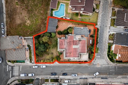 Casa ou moradia à venda na Rua António Luís da Costa s/n