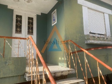 Moradia independente à venda em Vila de Cucujães