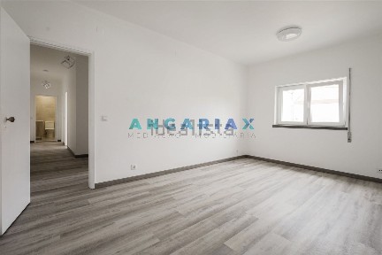 Apartamento T2 à venda na Rua da Cavada, 1