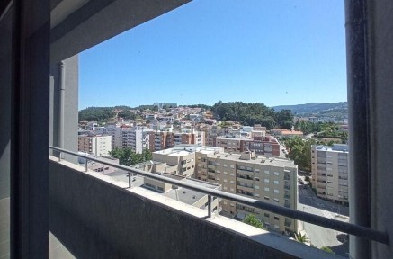 Apartamento T2 à venda na Rua Luís Soares Barbosa, 3