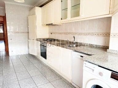 Apartamento T4 à venda em São Victor