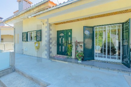 Moradia geminada à venda em Pinheiro da Bemposta - Travanca - Palmaz