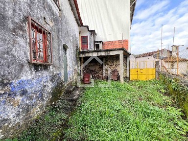 Moradia independente à venda em Romariz