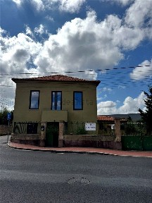 Moradia independente à venda em Avanca