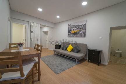 Apartamento T2 à venda no Largo da Praça Velha