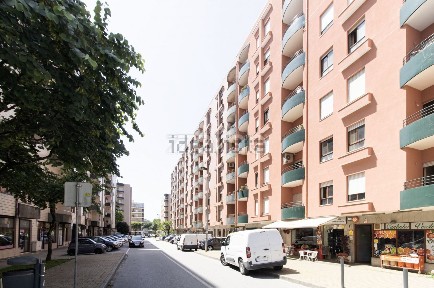 Apartamento T3 à venda na Rua Padre António Vieira